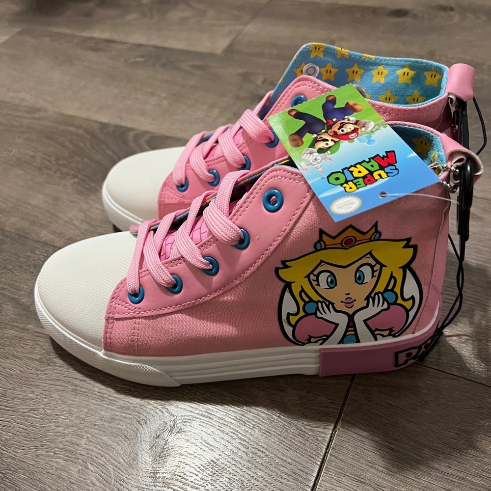 Super Mario Princess Peach High Top Sneakers Size 4 New - Picture 2 of 4